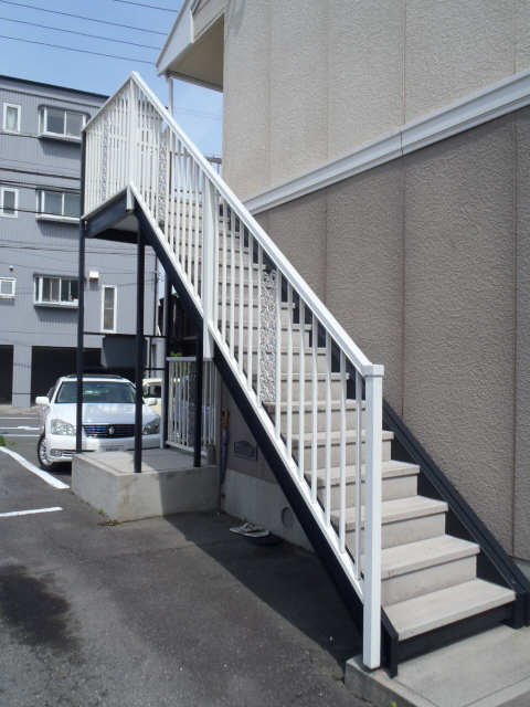 セジュールヤマト 2階 共用階段