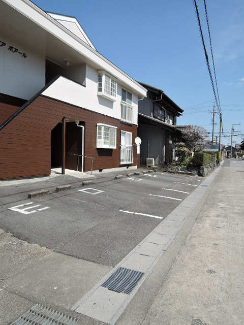 シャンピアボアール 1階 駐車場