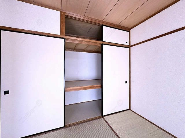 南東和室・収納