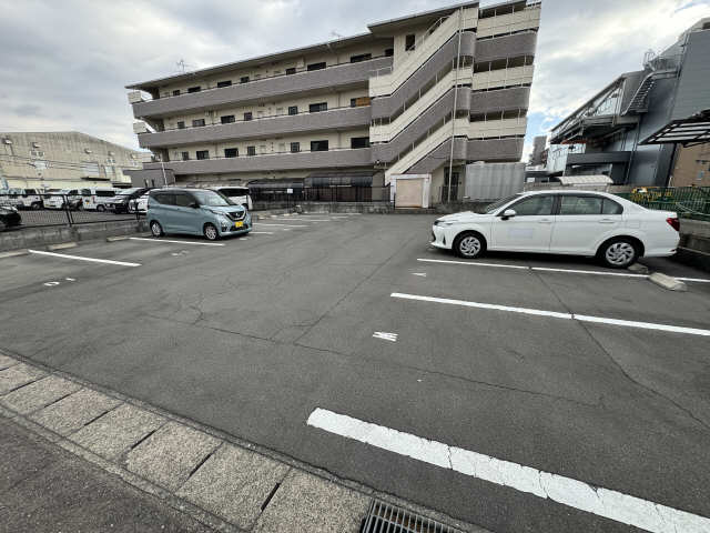 西側駐車場