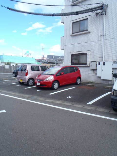 キャステール 3階 駐車場