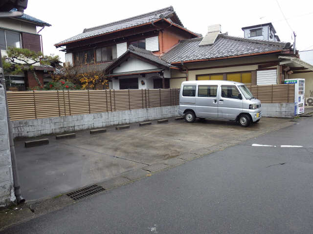 エトワール 2階 駐車場