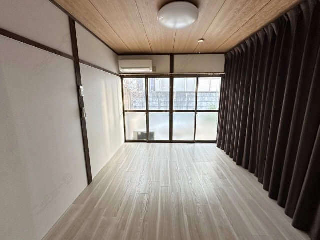 リビング（南洋室）