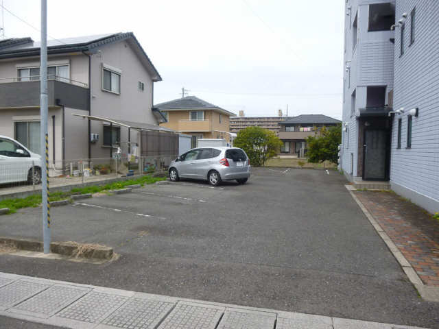 ヴェルドミール 3階 駐車場