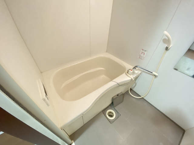 ドゥシャトレ 1階 浴室