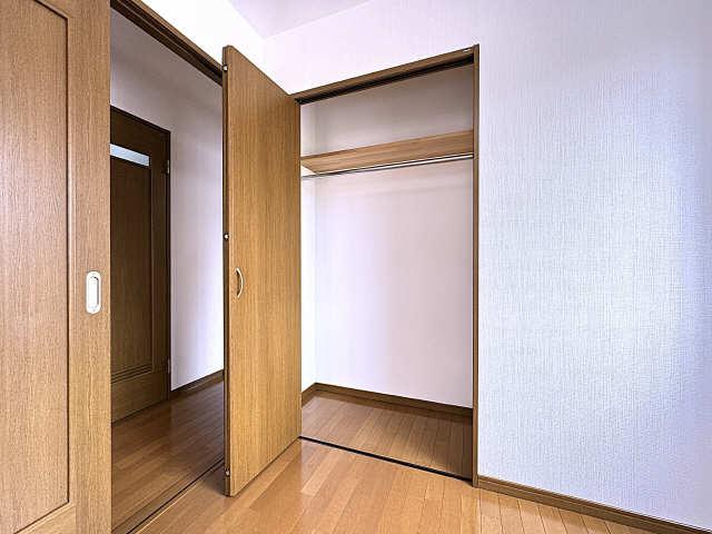 中洋室・収納