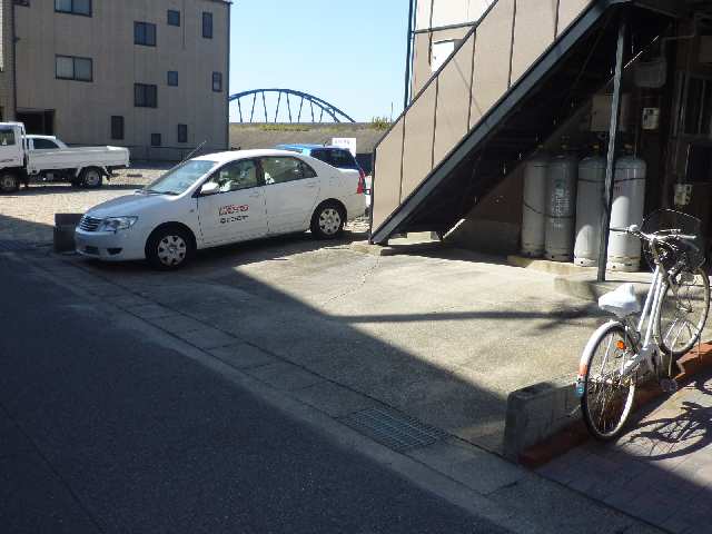 コーポ穂高 2階 駐車場