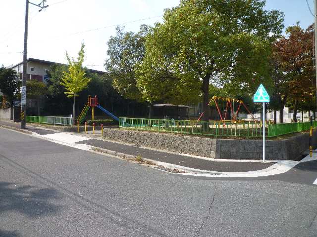 物件横の公園
