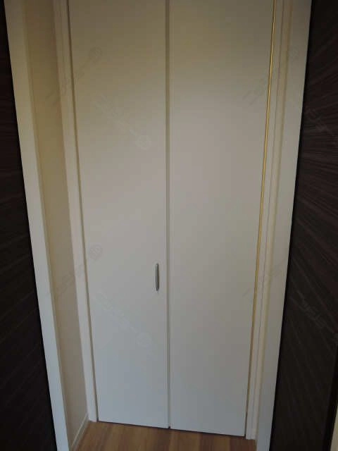 洗濯置場収納折り戸