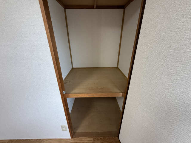 洋室1収納