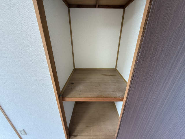 洋室2収納