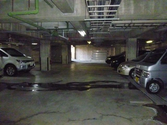地下駐車場