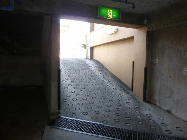 地下駐車場