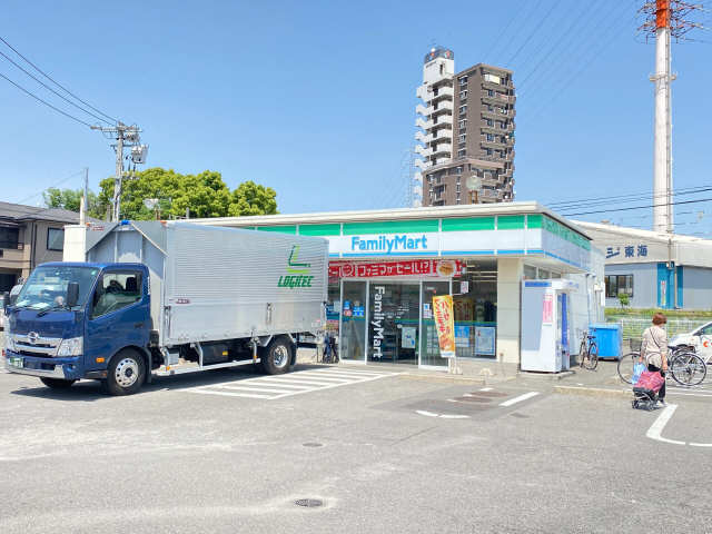 ファミリーマート（駅前）