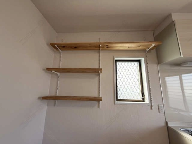 キッチン横収納