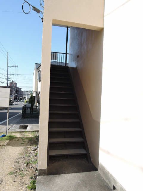 成田マンション 2階 階段