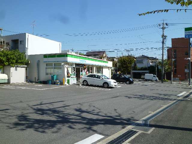 ﾌｧﾐﾘｰﾏｰﾄ歩9分