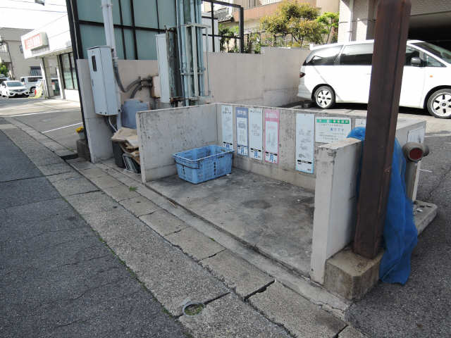 エステート鳴海 10階 ゴミ置き場
