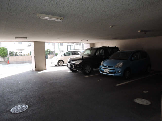 エステート鳴海 10階 屋根付駐車場