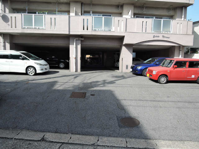 エステート鳴海 10階 駐車場