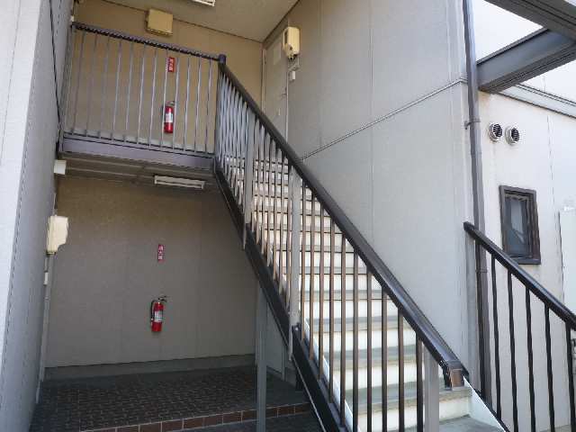 リヴァⅢ 1階 階段