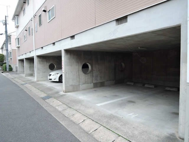 屋根付駐車場