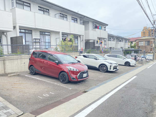 サニーヒルズ鳴丘Ａ棟 1階 駐車場