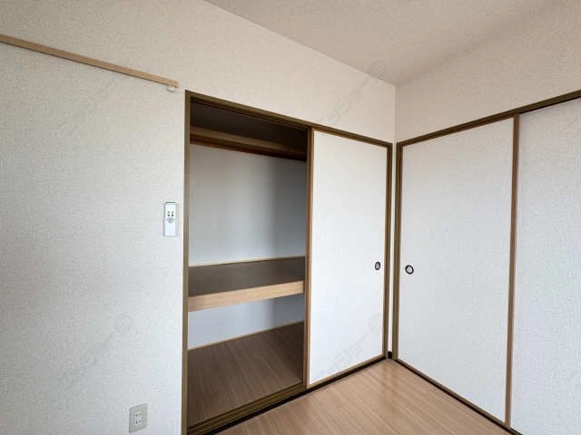 洋室1収納