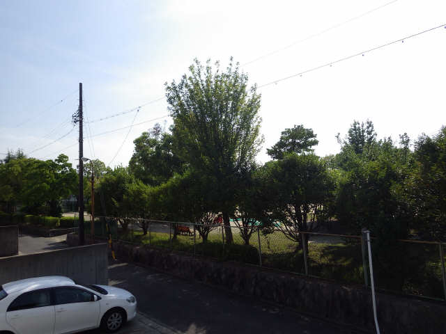隣地児童公園