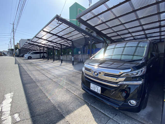 屋根付き駐車場