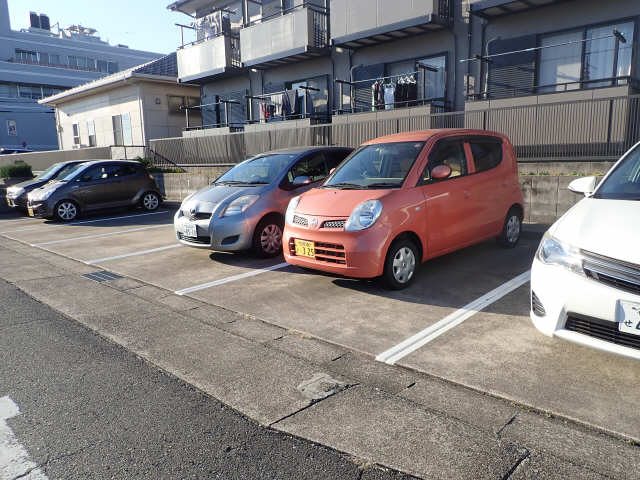 グリーンコーポ平手 2階 駐車場