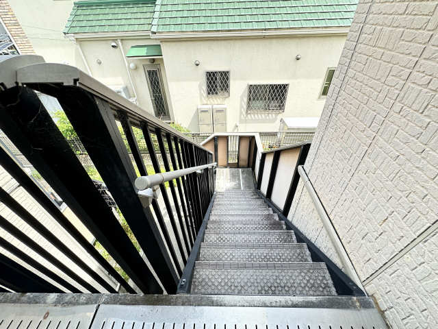 エル・パルコ 2階 階段