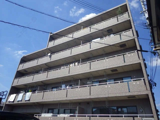 南側からの外観