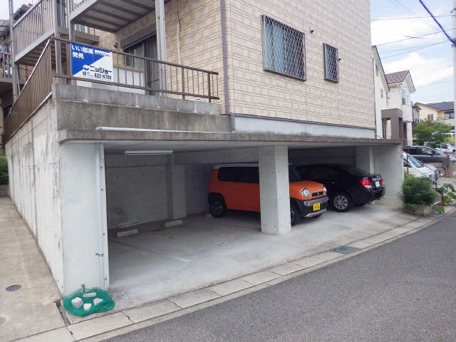 屋根付駐車場