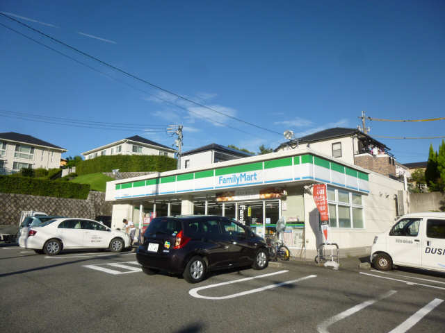 ファミリーマート徒歩４分