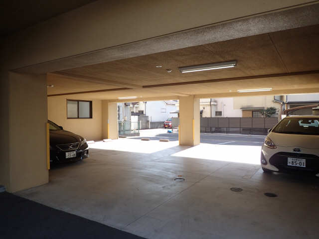 屋内駐車場