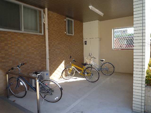 ピースフル・ガーデン 2階 自転車置き場