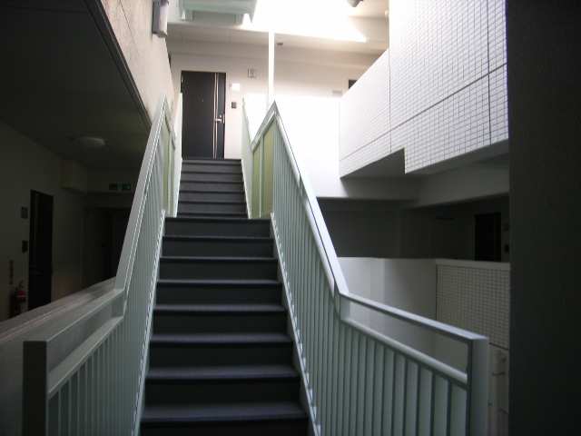 ＡＴＳＵＭＡＲＩ 2階 共用階段