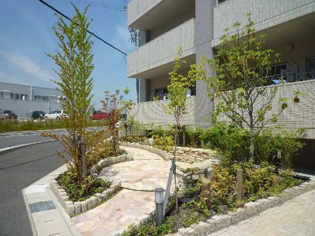 エントランス前植樹