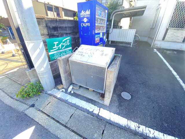 メゾンアール本町 1階 ゴミ置き場