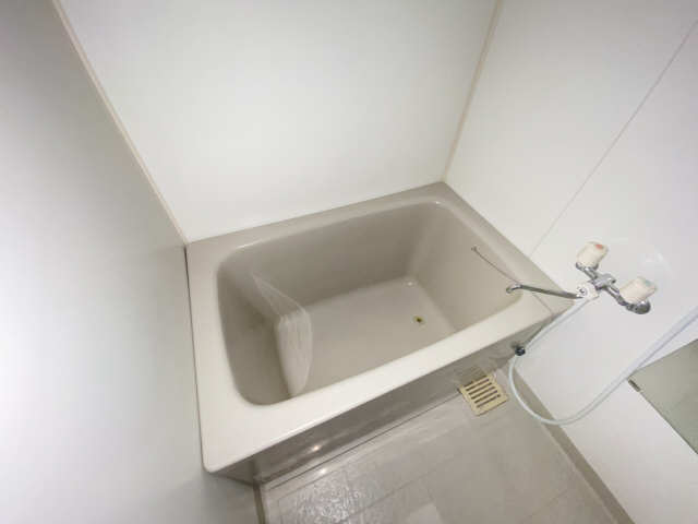 メゾンアール本町 1階 浴室