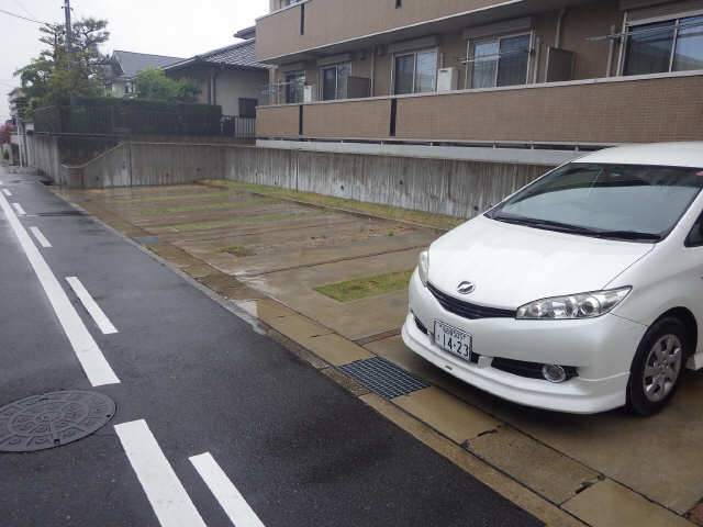 マリーシャンテ 2階 駐車場