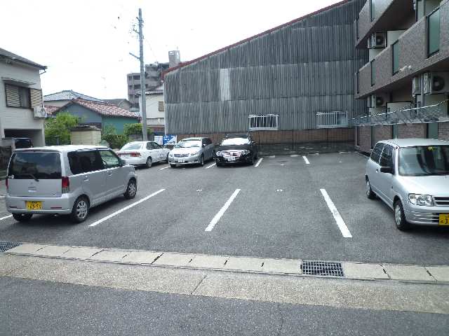 シャトレ浦里 3階 駐車場