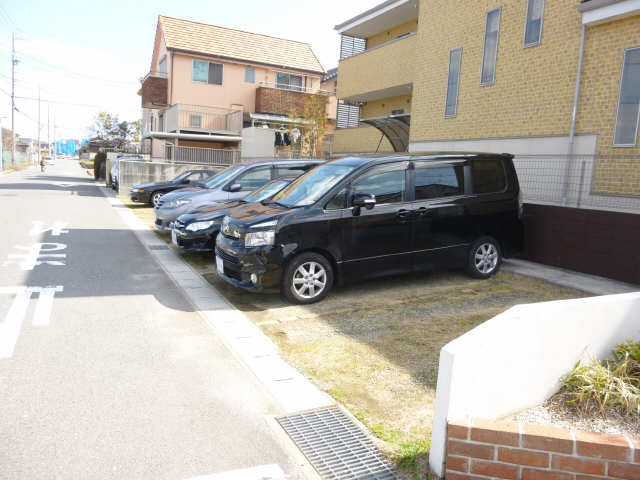 ルミナスＴ 1階 駐車場