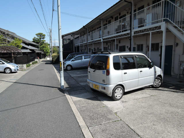 第二上中荘 2階 駐車場