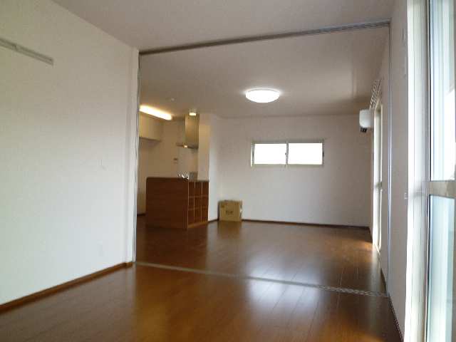 ＬＤＫ横の洋室