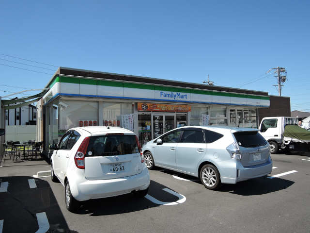 ファミリーマート徒歩５分