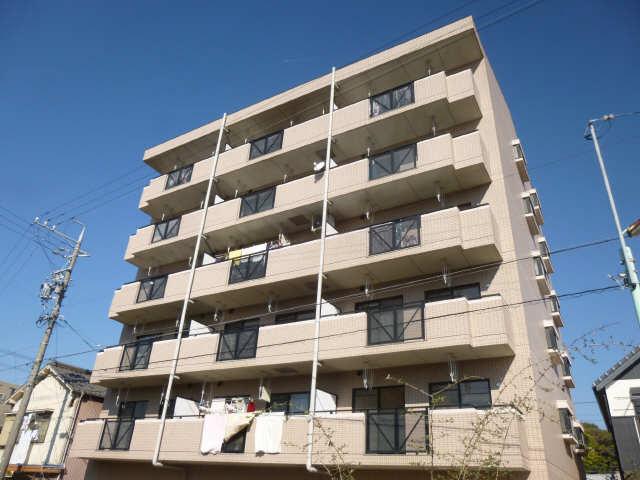 南側からの外観