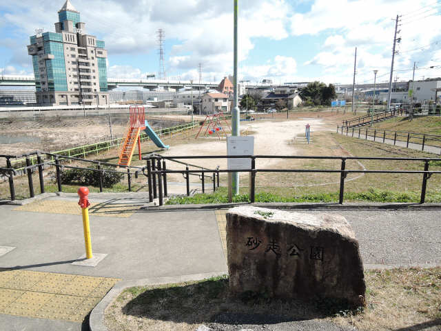 隣地の公園