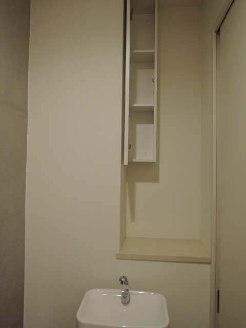 トイレ上部収納